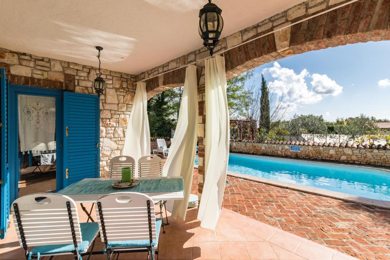 Villa-Johanna Kaštelir Buitenkant foto